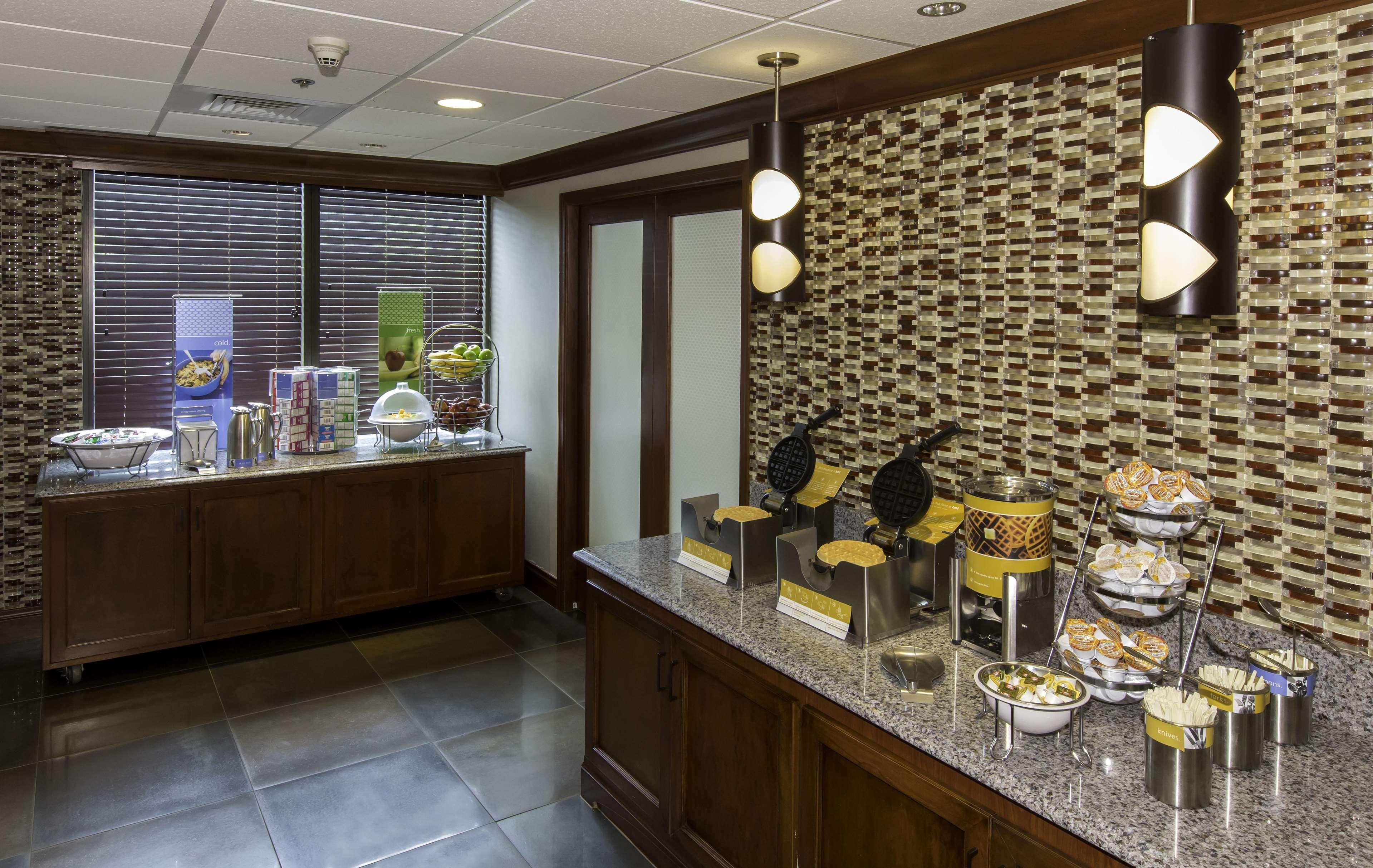 Hampton Inn Boston / Марлбъроу Екстериор снимка