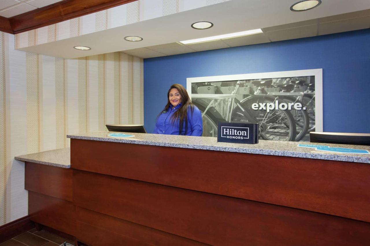 Hampton Inn Boston / Марлбъроу Екстериор снимка