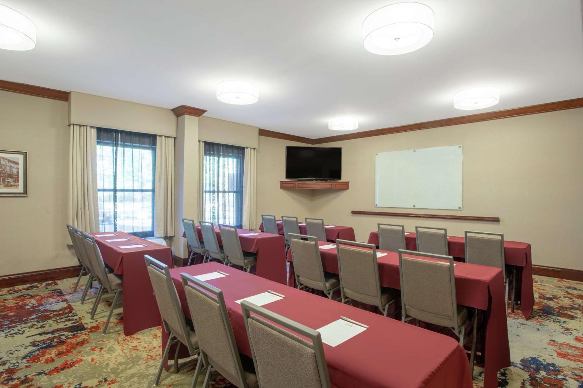 Hampton Inn Boston / Марлбъроу Екстериор снимка