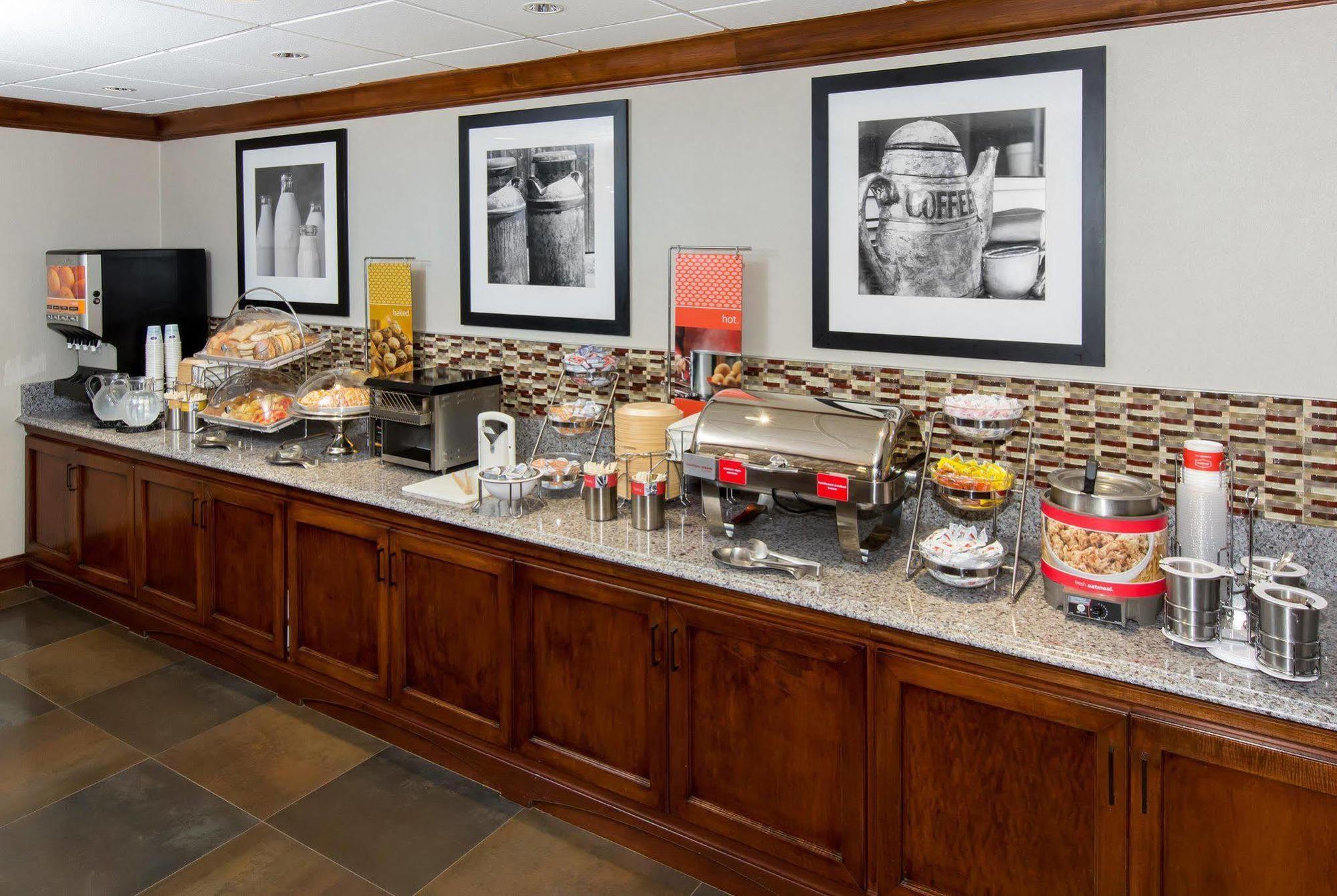 Hampton Inn Boston / Марлбъроу Ресторант снимка